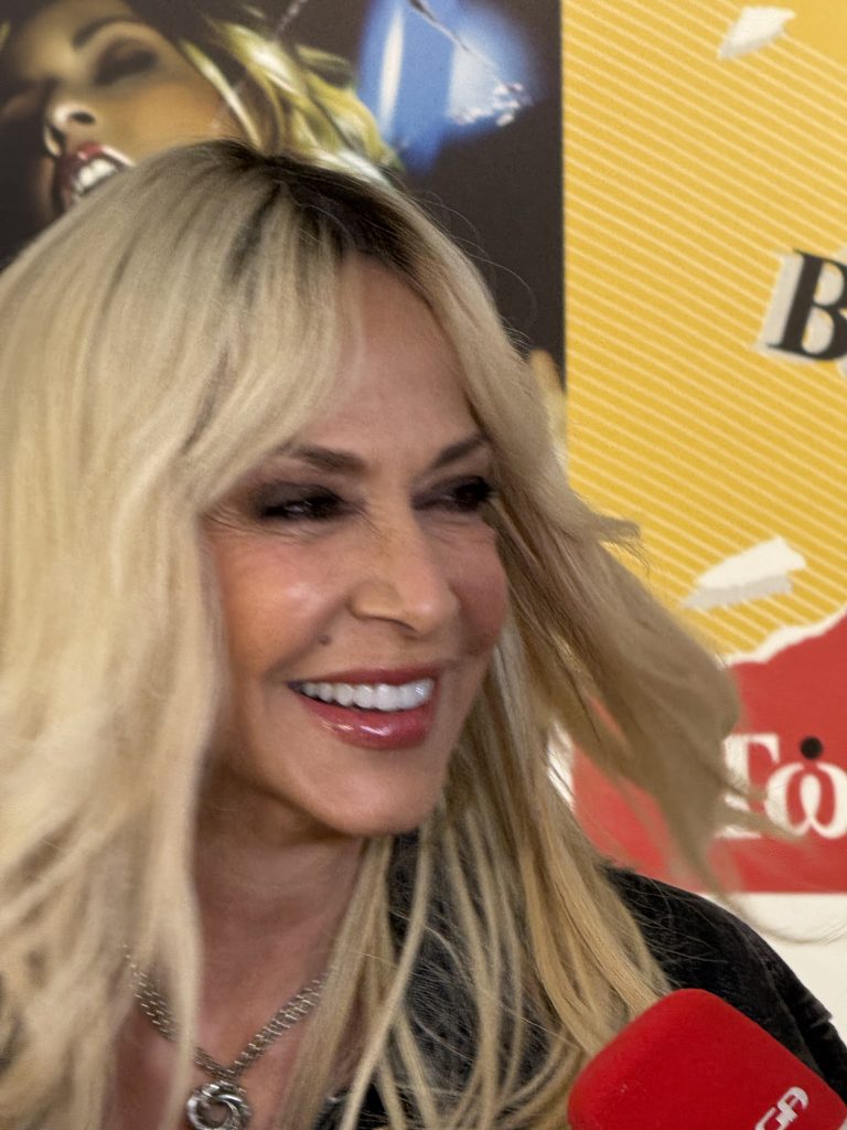 Άννα Βίσση: «Και ήθελα τόσα να σου πω» over the rainbow collection