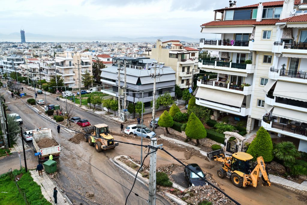 Γιατί πνίγηκε η Άνω Γλυφάδα: Οι τρεις παράγοντες που οδήγησαν στη φονική καταστροφή