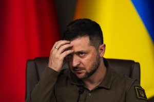 Ουκρανία: Ο Ζελένσκι προχωρά στην αντικατάσταση του υπουργού Άμυνας