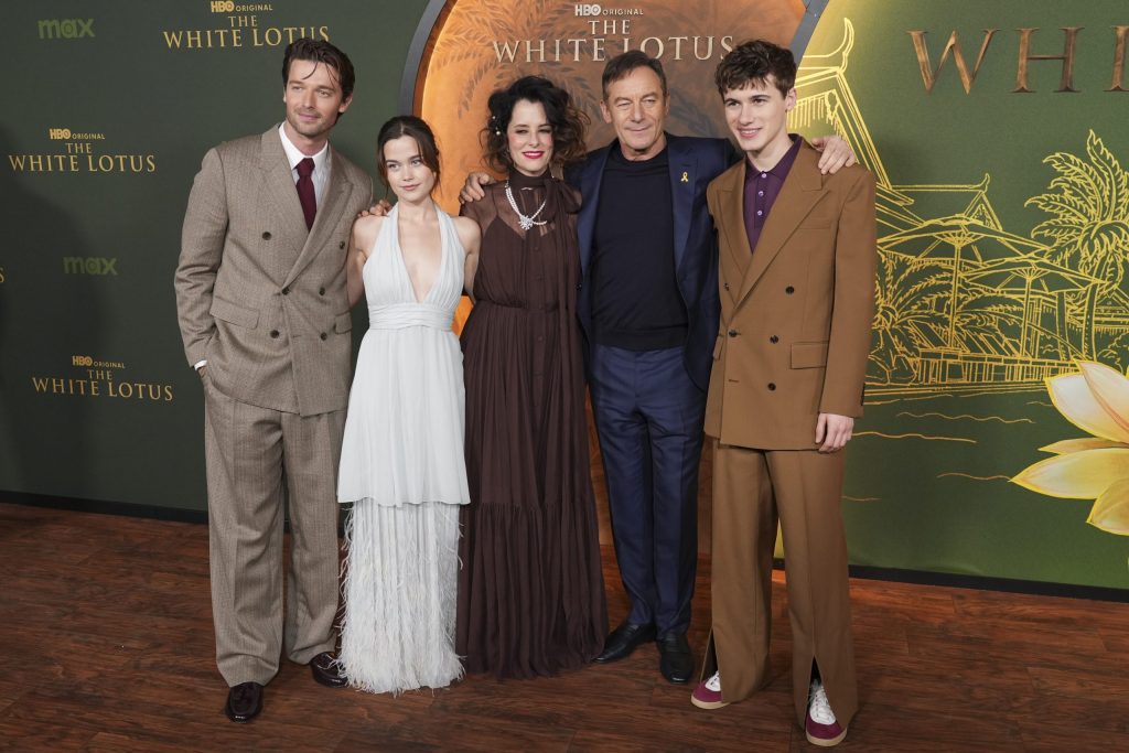 «The White Lotus»: Η τέταρτη σεζόν της σειράς μεταφέρεται σε πολυτελές ξενοδοχείο-κάστρο στη Γαλλική Ριβιέρα - ertnews.gr