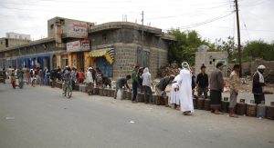 Υεμένη: Στρατιωτικές επιχειρήσεις κυβερνητικών δυνάμεων για την ανάκτηση του ελέγχου βάσεων από αυτονομιστές