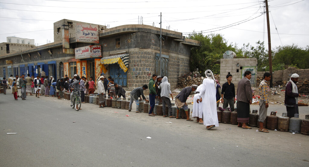 Υεμένη: Στρατιωτικές επιχειρήσεις κυβερνητικών δυνάμεων για την ανάκτηση του ελέγχου βάσεων από αυτονομιστές
