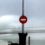 Ισχυροί άνεμοι «δένουν» τα πλοία