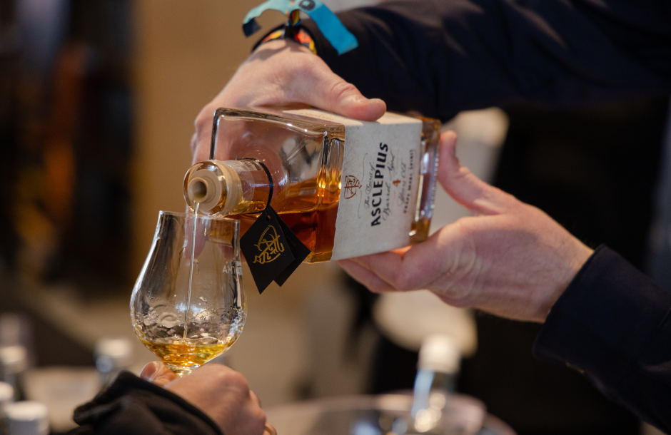 Ελληνικά αποστάγματα με ταυτότητα και χαρακτήρα στέκονται επάξια δίπλα σε διεθνείς κολοσσούς - Winetrails