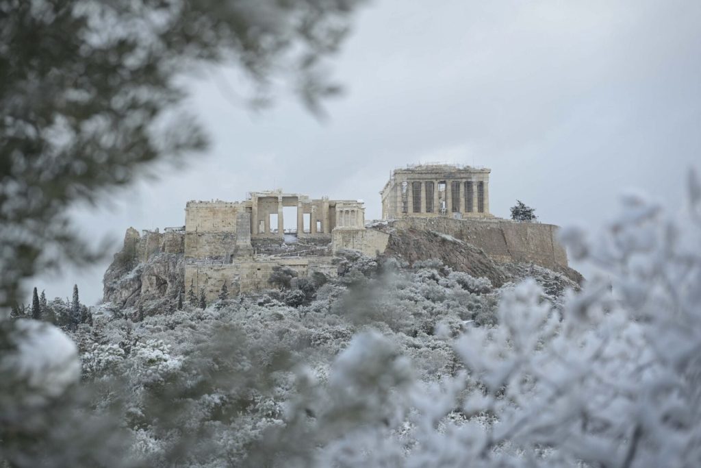 Ο καιρός αγριεύει και οι μετεωρολόγοι... πλακώνονται για το αν θα χιονίσει