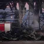 Βρέθηκε τρύπα σε σωλήνα μεταφοράς προπανίου στο εργοστάσιο της «Βιολάντα» – Τα στελέχη της ΔΑΕΕ έσκαψαν το υπέδαφος σε βάθος λιγότερο από 1μ.