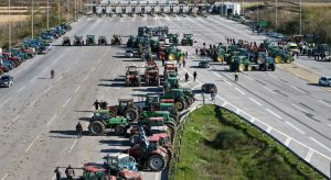 Στην Τροχαία Θεσσαλονίκης δυο αγροτοσυνδικαλιστές για παρακώλυση συγκοινωνιών • Έλληνας Αγρότης