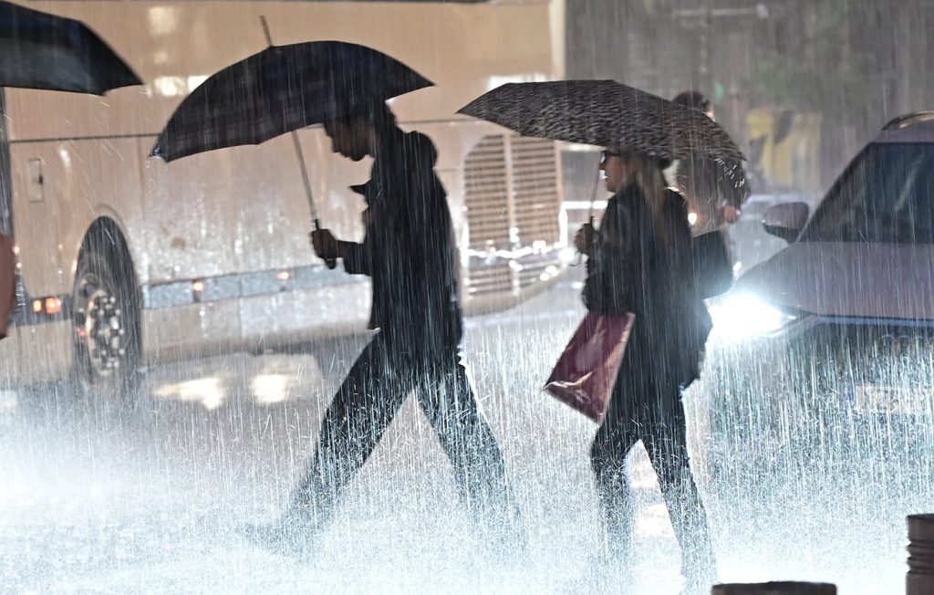 Έκτακτο δελτίο επικίνδυνων καιρικών φαινομένων: Ισχυρές βροχές και καταιγίδες, τοπικά έντονες χιονοπτώσεις, θυελλώδες άνεμοι – Πόσο θα διαρκέσουν