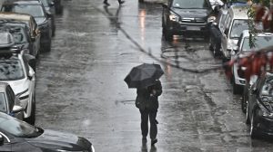 Μικρή άνοδος της θερμοκρασίας, ισχυρές βροχές και άνεμοι