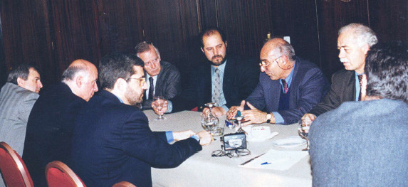 Η Βουλή του 2026 με 28 έτη καθυστέρηση αναζητά το ΣΑΠ του Στέφανου Τζουμάκα