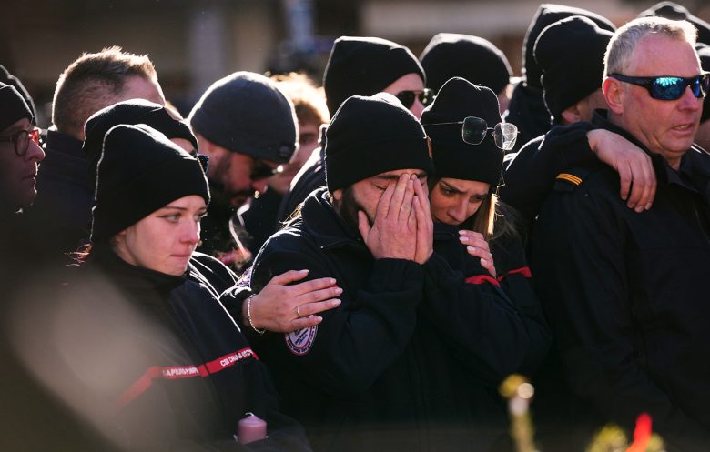 Τραγωδία στο Κραν Μοντανά: Οργή στον ελβετικό Τύπο επειδή το ζευγάρι των ιδιοκτητών του μοιραίου μπαρ είναι ελεύθερο – Τα περισσότερα θύματα ήταν έφηβοι