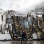 Σοκ στην κοινωνία των Τρικάλων από την τραγωδία στο εργοστάσιο της «Βιολάντα» – Τέσσερις νεκρές εργαζόμενες, αγνοείται μία ακόμη