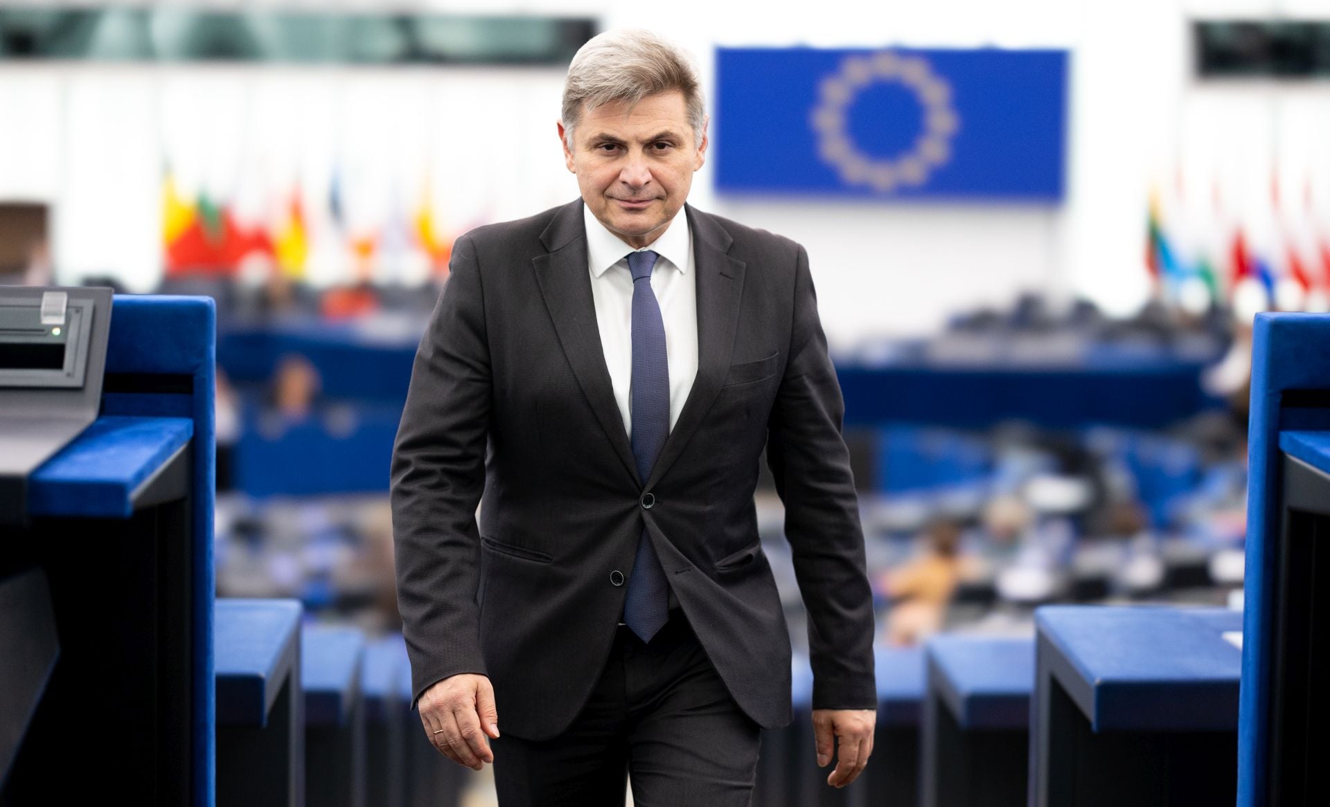 Φαραντούρης: «Παραμένω ενεργός ευρωβουλευτής - Δεν έφυγα από τον ΣΥΡΙΖΑ, εκδιώχθηκα»