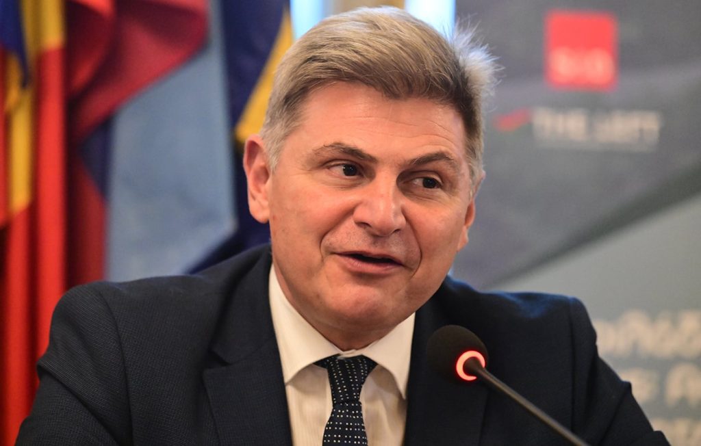 Διεγράφη από την ευρωομάδα του ΣΥΡΙΖΑ ο Νίκος Φαραντούρης