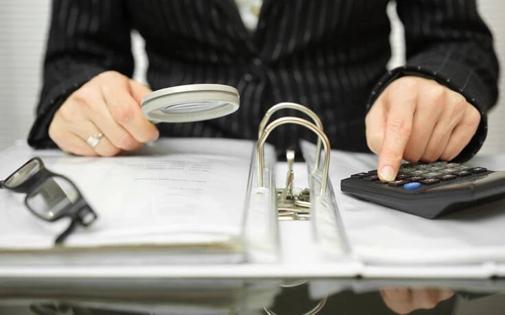 Επιχείρηση «Τα καμάκια» από την ΑΑΔΕ: Φοροδιαφυγή άνω των 300.000 ευρώ από γνωστό dating coach