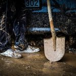 Το χρονικό της τραγωδίας στην Άνω Γλυφάδα: «Πιθανώς να χτυπήθηκε από κάτι και έπεσε στο νερό», σύμφωνα με μαρτυρία