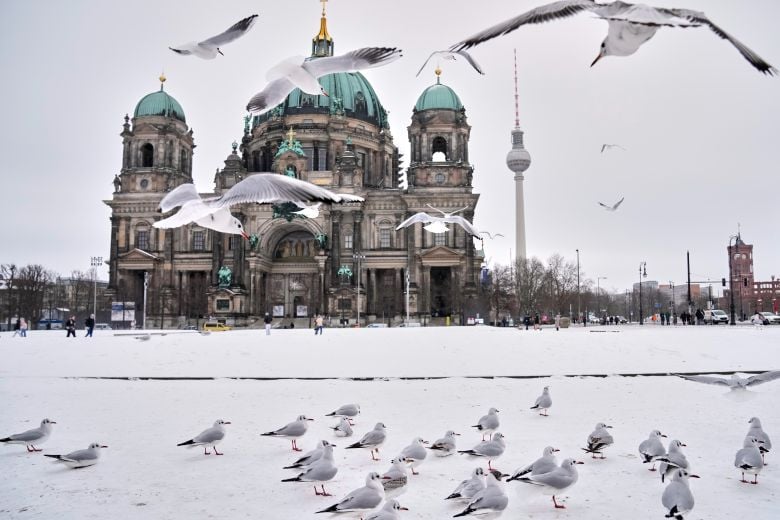 Σφοδρές χιονοπτώσεις, θυελλώδεις άνεμοι, πολικές θερμοκρασίες πλήττουν την Ευρώπη