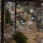 Βούλιαξε η Γλυφάδα από την καταρρακτώδη βροχή – Βίντεο-σοκ με ορμητικά νερά να παρασέρνουν τα πάντα