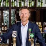 Αποχωρεί από την Heineken ο CEO Dolf van den Brink