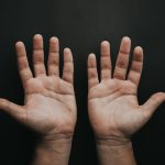 Μούδιασμα των χεριών: Ο κρυμμένος κίνδυνος