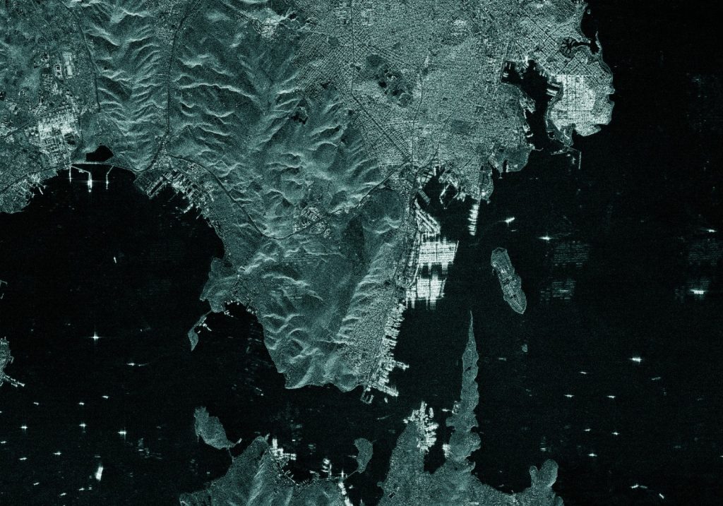 Έπιασαν δουλειά οι ελληνικοί δορυφόροι: Οι πρώτες εικόνες τους από το διάστημα και η έλευση της φρεγάτας «Κίμων»