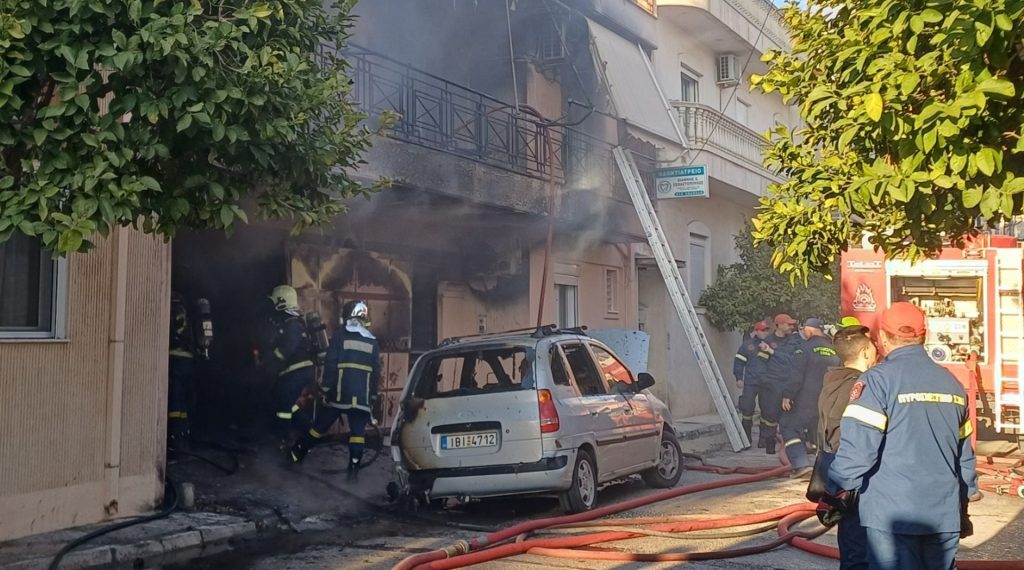 Μεγάλη φωτιά τώρα σε διαμέρισμα στο Ίλιον