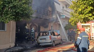 Μεγάλη φωτιά τώρα σε διαμέρισμα στο Ίλιον