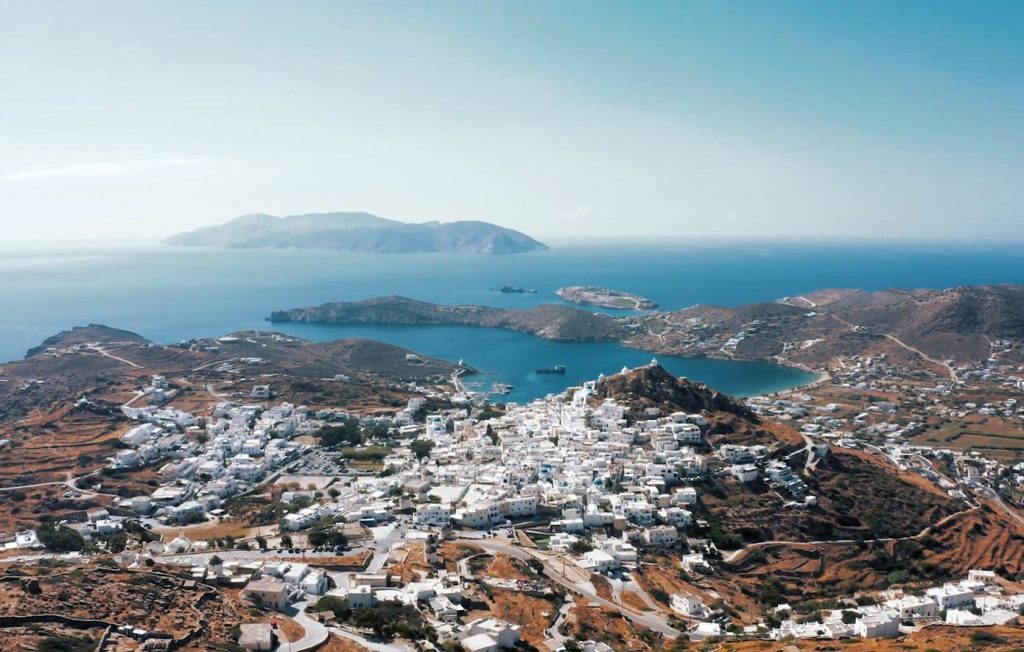 Η Ίος ανάμεσα στα πιο ιδιαίτερα μέρη της Ελλάδας και της Ευρώπης για το 2026