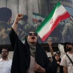 Επέμβαση στο Ιράν εξετάζει ο Τραμπ, «υπό πλήρη έλεγχο» η κατάσταση λέει η ιρανική κυβέρνηση