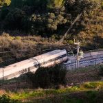 Τραγωδία χωρίς τέλος στην Ισπανία: Στους 45 οι νεκροί από τη σύγκρουση τρένων στο Αδαμούθ