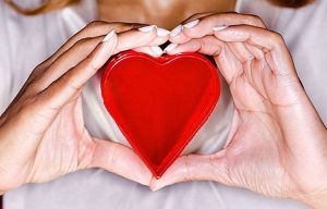 Οι άνδρες εμφανίζουν καρδιαγγειακές παθήσεις πολλά χρόνια πριν από τις γυναίκες