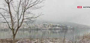 Καστοριά: Στα λευκά ντύθηκε η πόλη – Κλειστά τα σχολεία