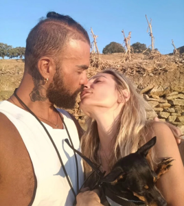 Οι φωτογραφίες του Περικλή Κονδυλάτου με τη γυναίκα που είναι δίπλα του εδώ και 4 χρόνια