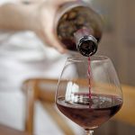 Οινοποιία: Αλκοτέστ και μπλόκα περιόρισαν την κατανάλωση κρασιού