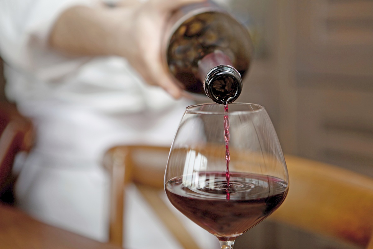 Οινοποιία: Αλκοτέστ και μπλόκα περιόρισαν την κατανάλωση κρασιού