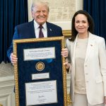 Η Ματσάδο προσέφερε το Νόμπελ Ειρήνης της στον Ντόναλντ Τραμπ – «Τι υπέροχη χειρονομία, ευχαριστώ, Μαρία!»