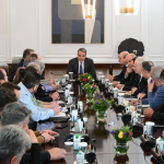 Με διευθετήσεις α λα καρτ για το θέμα του ΑΤΑΚ και  λίγο από ΔΕΗ – Πετρέλαιο