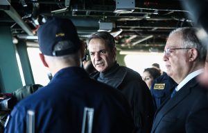 Στην τελετή παράδοσης της φρεγάτας «Κϊμων» ο Μητσοτάκης – «Χρέος μου να παραδώσω μία πατρίδα πιο ασφαλή απ’ ό,τι την παρέλαβα»