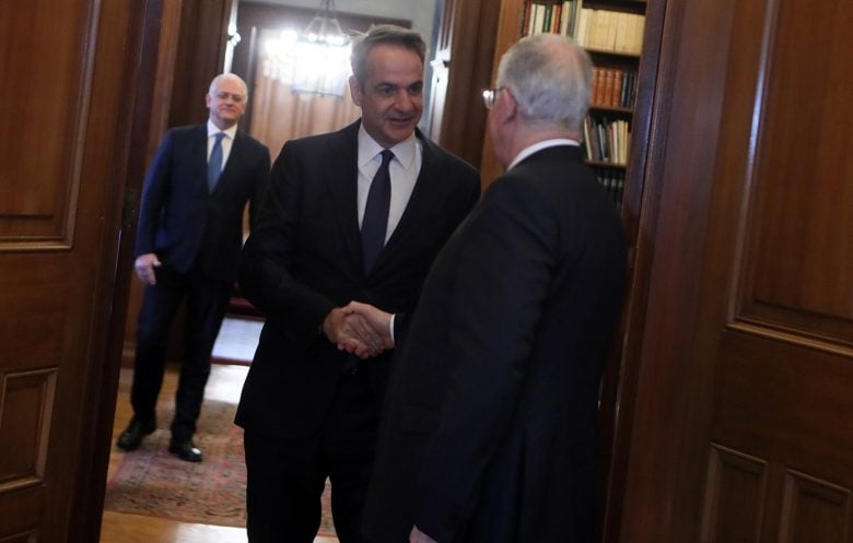 Μητσοτάκης σε Τασούλα: Το 2026 μπήκε με πρωτοφανείς προκλήσεις για το διεθνές γεωπολιτικό και οικονομικό πλαίσιο