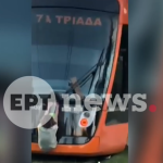 Επικίνδυνα παιχνίδια στον δρόμο: Νέοι κρέμονται από Μέσα μεταφοράς σε κίνηση