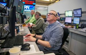 Ανοδικά κινούνται οι μετοχές των πετρελαϊκών εταιρειών στη Γουόλ Στριτ