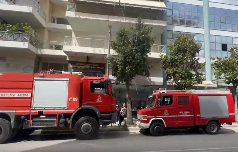 Τραγωδία στην Ραφήνα: Εντοπίστηκε άνθρωπος χωρίς τις αισθήσεις του μετά από κατάσβεση φωτιάς σε σπίτι