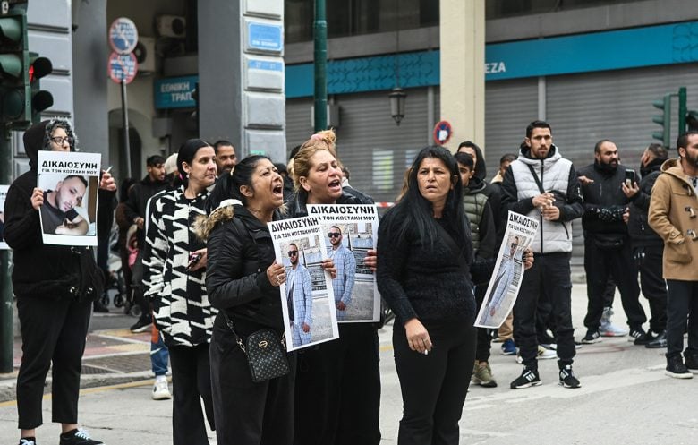 Άγριος ξυλοδαρμός μέχρι θανάτου του 30χρονου στην Πάτρα: Παραδόθηκε και πέμπτος δράστης που φαίνεται σε βίντεο να ρίχνει τρεις κλωτσιές στο θύμα