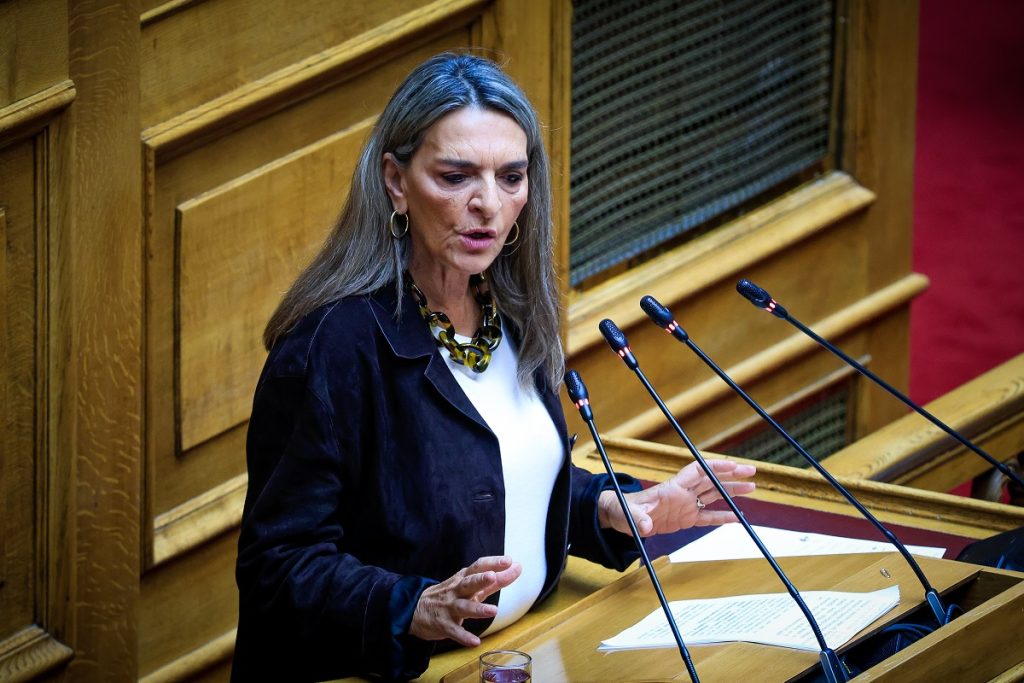 Π. Πέρκα στο ΕΡΤnews Radio 105,8 για Ιράν: Στηρίζουμε τα κινήματα των πολιτών καταγγέλλοντας το θεοκρατικό καθεστώς, όχι όμως να το εκμεταλλευτεί ο νέος σερίφης