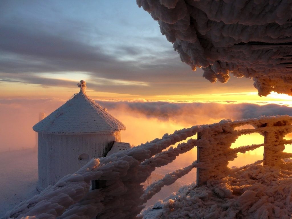 Πολωνία: Χιόνι, παγετός και άνεμοι έφεραν ακυρώσεις και καθυστερήσεις ωρών