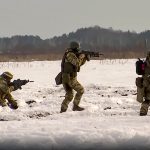 Οι Ρώσοι προελαύνουν και οι Ουκρανοί διαπραγματευτές είναι στις ΗΠΑ για νέες συνομιλίες κατάπαυσης του πυρός