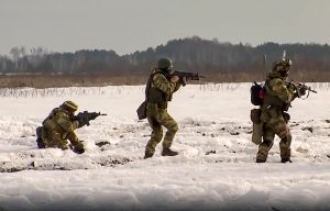 Οι Ρώσοι προελαύνουν και οι Ουκρανοί διαπραγματευτές είναι στις ΗΠΑ για νέες συνομιλίες κατάπαυσης του πυρός