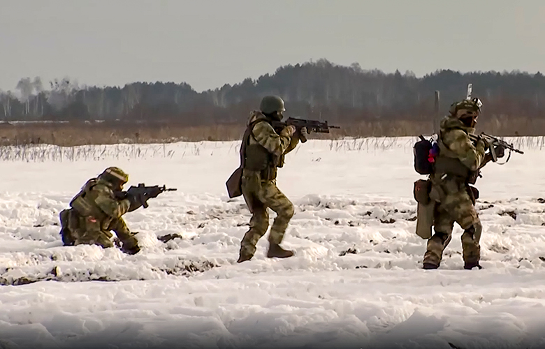 Οι Ρώσοι προελαύνουν και οι Ουκρανοί διαπραγματευτές είναι στις ΗΠΑ για νέες συνομιλίες κατάπαυσης του πυρός