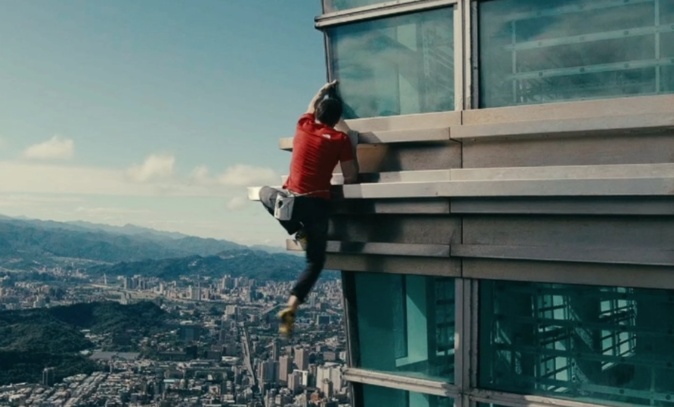 Άλεξ Χόνολντ: Στην κορυφή ουρανοξύστη 508 μέτρων χωρίς σχοινιά και σε ζωντανή μετάδοση