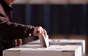 Δημοσκόπηση Mega: Στo 16% η διαφορά της ΝΔ με το ΠΑΣΟΚ